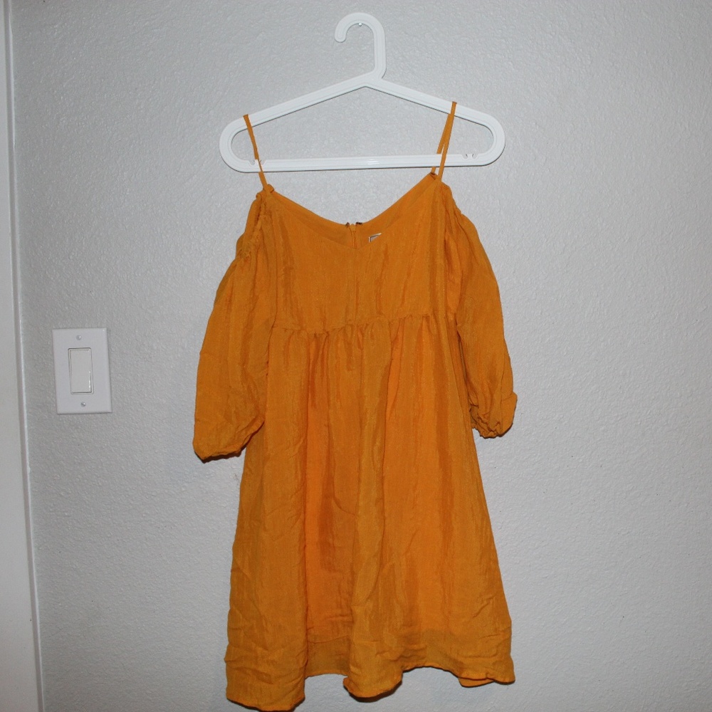 Dress with off the shoulder sleeves